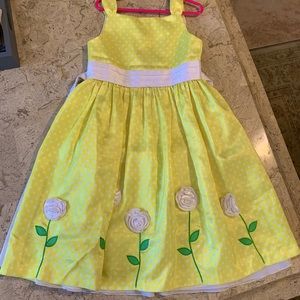 Girls dress colors jello y nice condition and formal wear